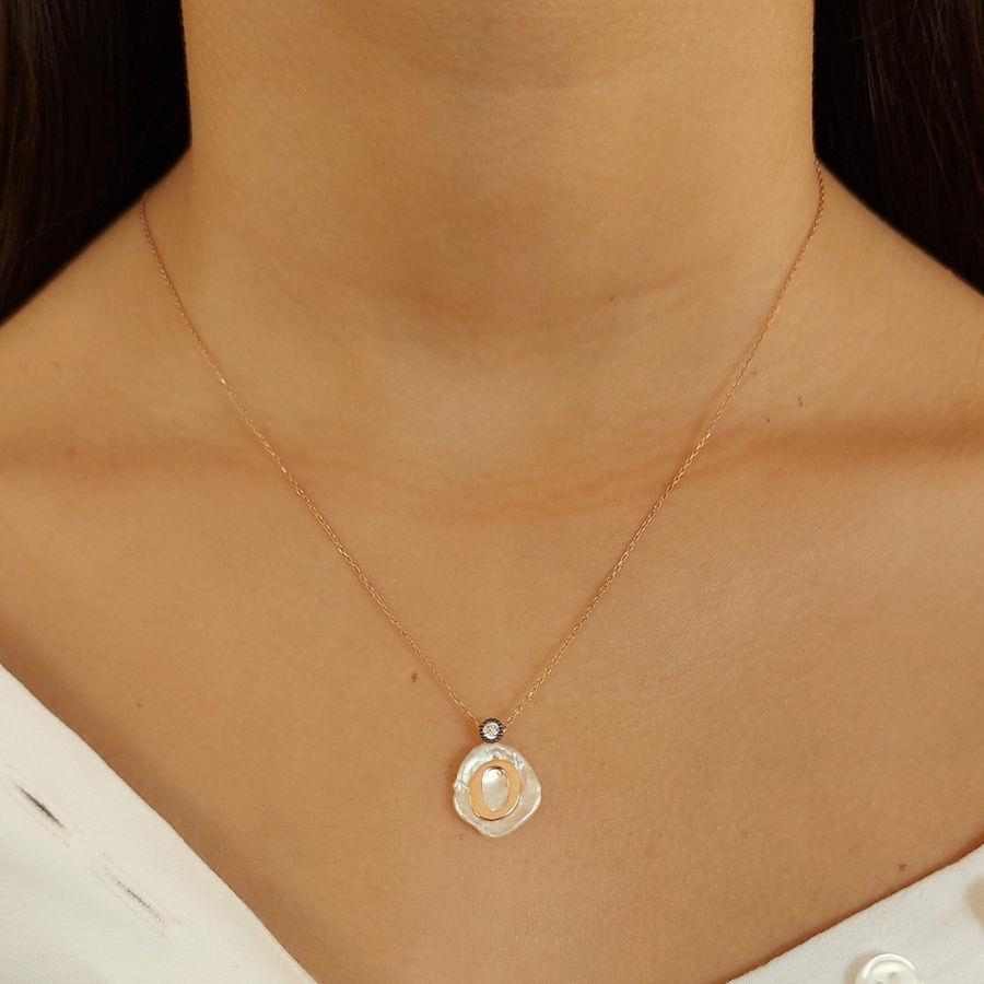 Doğal İnci Üzeri O Harfi Gümüş Kadın Kolye - CNG Jewels