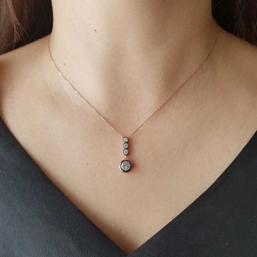 Elmas Modeli Taşlı Gümüş Kadın Kolye - 1