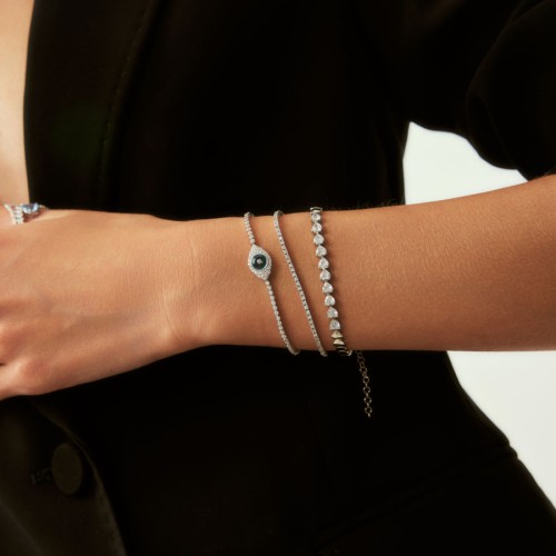 Women's Silver Bracelet with Heart Stone in the Middle - CNG Jewels (1)