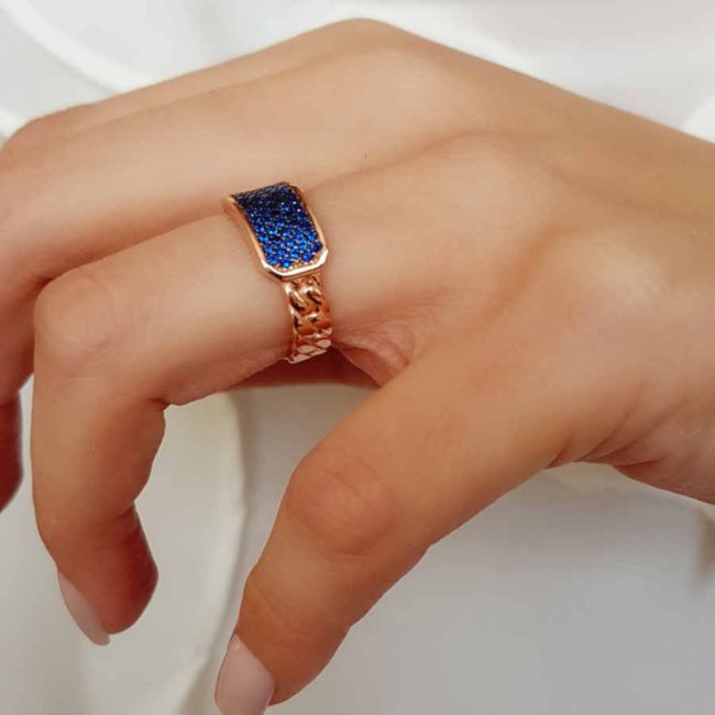 Silver Women's Ring with Chain Pattern and Blue Stone - 2
