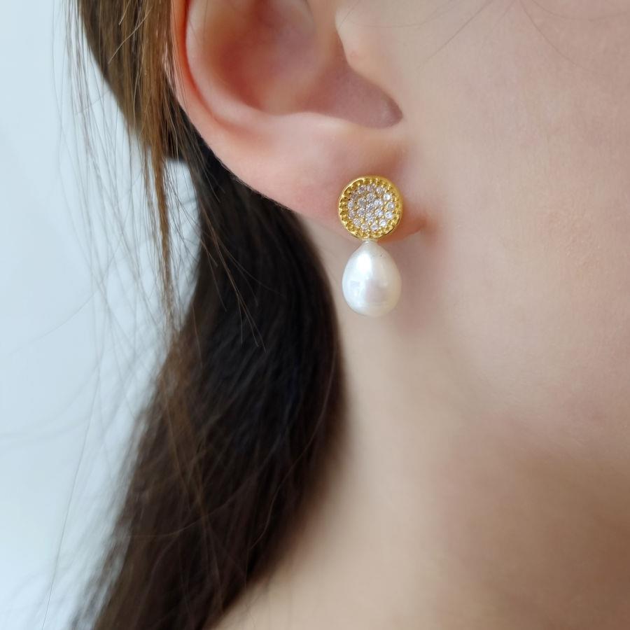 Modern Taşlı Doğal Damla İncili Gold Gümüş Kadın Küpe - CNG Jewels (1)