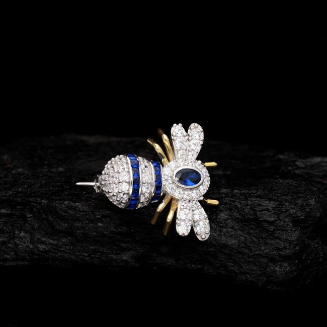 Jewelry Model Sapphire Bee Silver Brooch - 2
