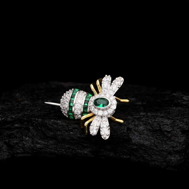 Jewelry Model Emerald Bee Silver Brooch - 2